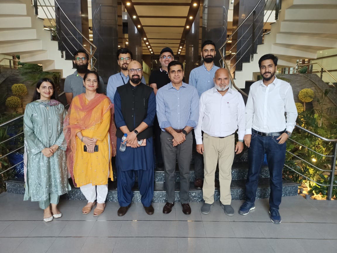 usapparelandtex's tweet photo. We are thankful to Pakistan Environment Trust visiting the Corporate Office of US Group to talk about the initiatives and industrial trends that are crucial towards a low-carbon and biodiverse Pakistan.♻️🇵🇰
#usgroup #environment #trust #biodiversity #netzero https://t.co/vxMK7Azqoe