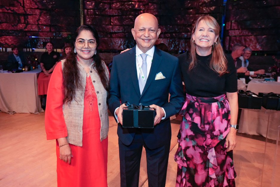 DSP Mutual Fund (@dspmf) on Twitter photo So proud! Our Chairman Hemendra Kothari received the prestigious Oak Leaf Award from <a href="/nature_org/">The Nature Conservancy</a>, the global leader in conservation for his lifelong contribution to the field of conservation in India. š
He was recognized as a key individual contributor to India's wildlife & So proud! Our Chairman Hemendra Kothari received the prestigious Oak Leaf Award from <a href="/nature_org/">The Nature Conservancy</a>, the global leader in conservation for his lifelong contribution to the field of conservation in India. š
He was recognized as a key individual contributor to India's wildlife &