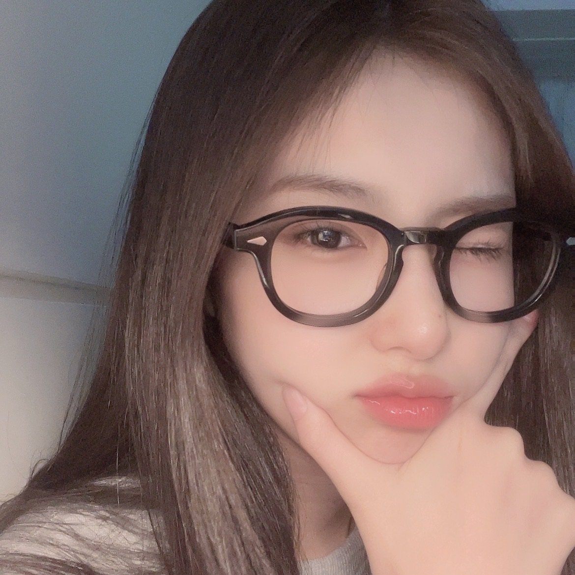 Mong_fallinlove's tweet photo. 어느별에서왔니🍤 https://t.co/0YJvtPfL7Z