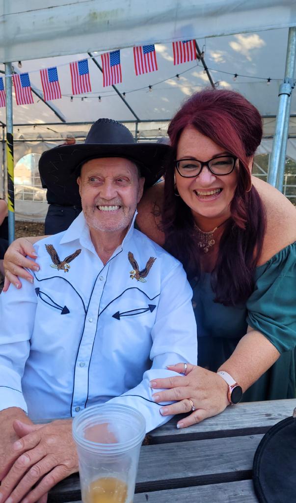 Love Your Neighbour pals Pam and Neil recently swapped out their normal coffee and a catch-up and went along to Bootle Country Music Festival together 🤠 They had a ball, enjoying the live music and getting involved in a sing song! 💚✨😊