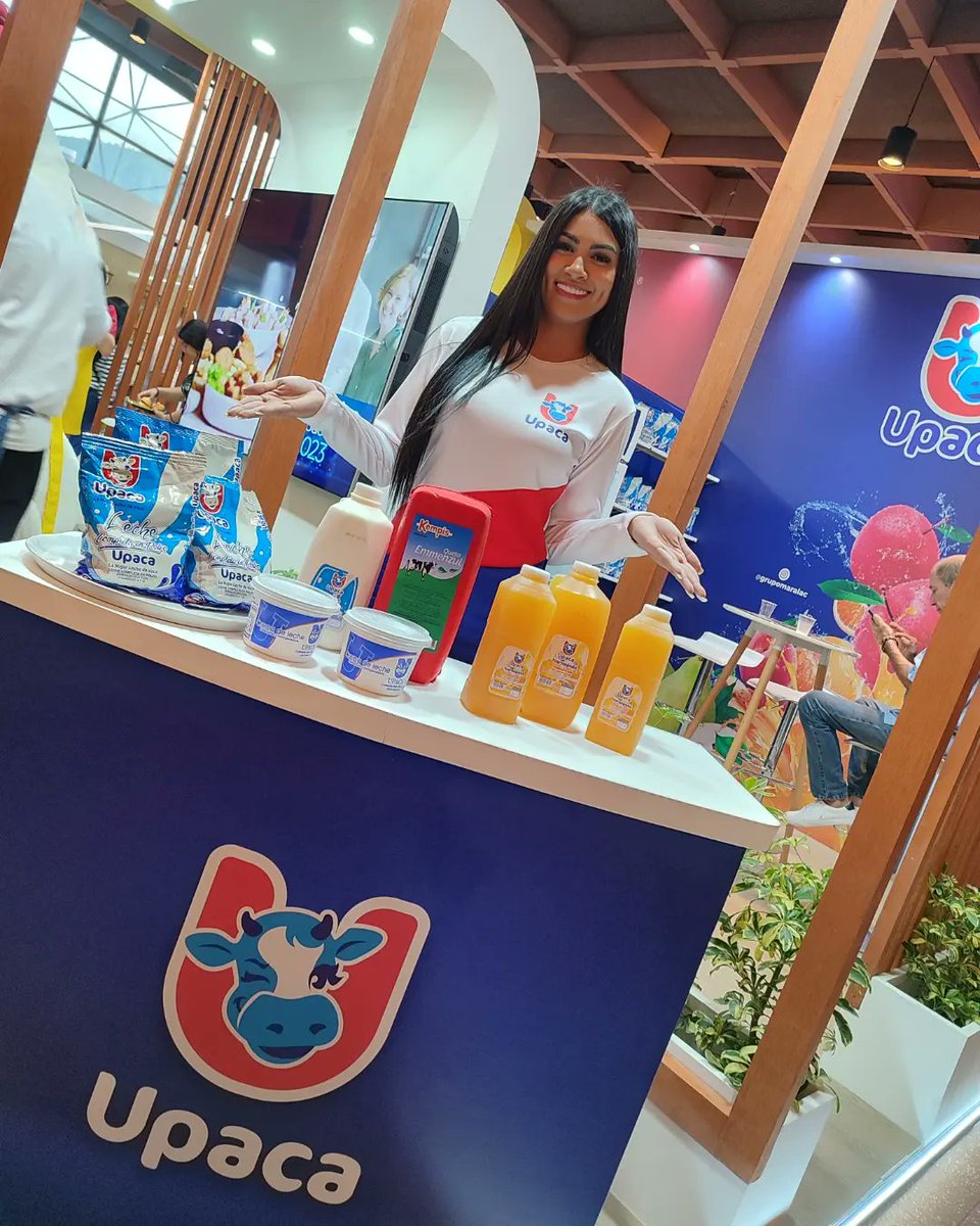 FEVIPAN's tweet photo. Así de maravilloso fue el stand de nuestros amigos de @grupomaralac con sus productos #Upaca  en #ExpoFevipan 🧡

La que más se robó el show fue la hermosa vaquita de Upaca... la más fotografiada de la jornada 🐄 https://t.co/TkMn4B3vYp
