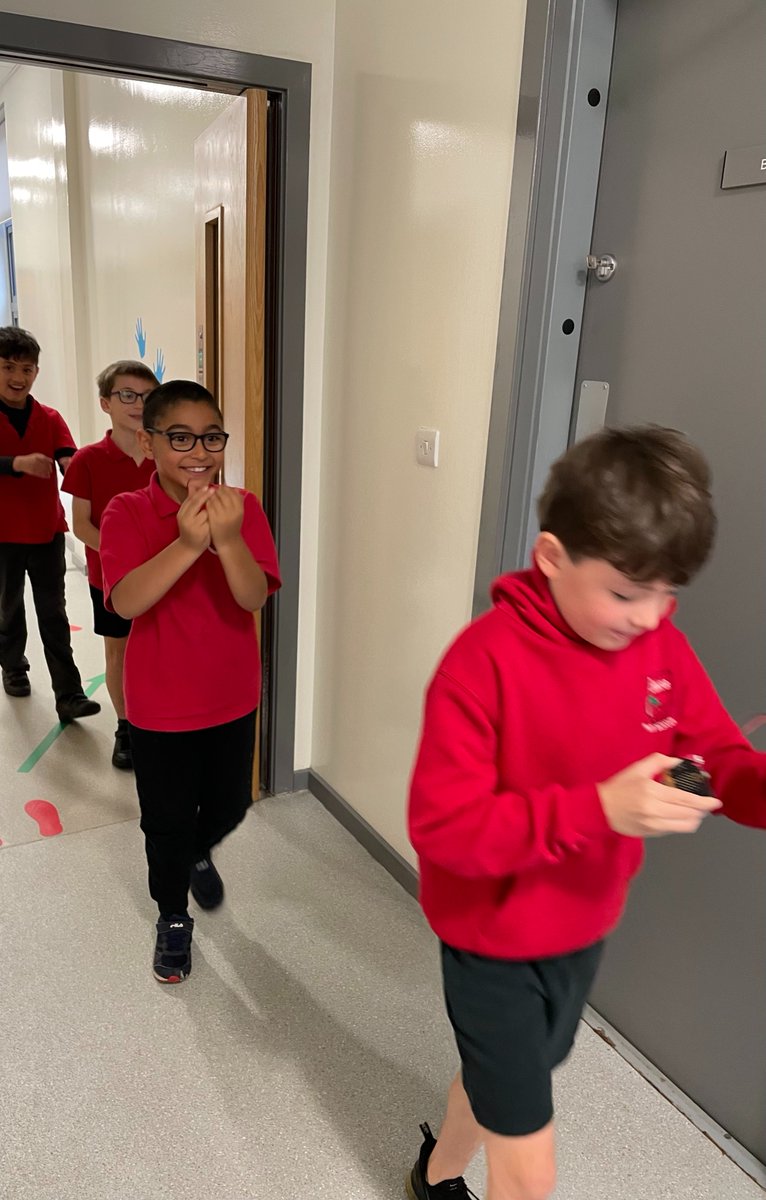 After watching the staff at Crookfur take part in the step challenge for #MathsWeekScot, P5B were motivated to code, programme and create their own step counters using @microbit_edu. They then walked around the school and totalled the number of steps they got! @DigiSchoolsERC