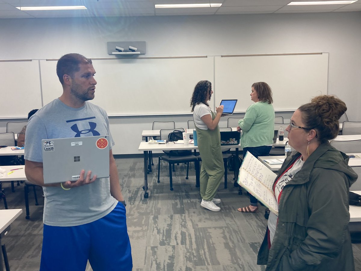 BryanMcDonaldPD's tweet image. Students worked on and shared what they believe, what staff could expect from them and what they would expect of staff. Important to define this and share. These beliefs should also drive many answers in interviews. #ucmoedlead #UCMOTeachRed