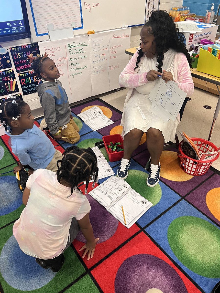 APSHumphriesES's tweet image. Differentiation in action during first grade #smallgroup lessons! #theHUMPHRIESway #aps5 #wholechild @JaronTrimble @APSHumphriesAP @STEMontheHUMP