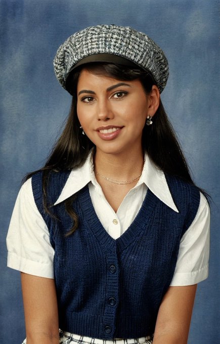 Yearbook  As student 👩&zwj;🎓 and the teacher 👩&zwj;🏫 https://t.co/RUHHWxIghF