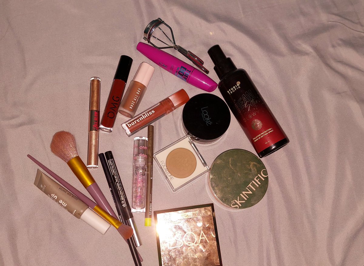 neeeyy___'s tweet photo. tiap pulang kuliah pasti ada aja yg di beli😭 https://t.co/zSdK5SfVb5