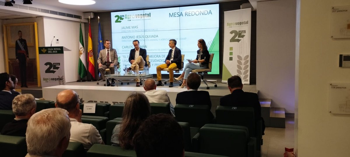 ✅Mesa redonda moderada por la #periodista <a href="/Inmalopera/">Inma Lopera Martos</a> sobre 'El futuro de los #cereales' con el dr. técnico de Pastas Gallo. Jaume Mas; el dr. de Alimentación animal de <a href="/Covap/">COVAP</a>. Antonio Quijada; y el investigador de #genética de la <a href="/Univcordoba/">Universidad Córdoba</a>, Carlos Guzmán