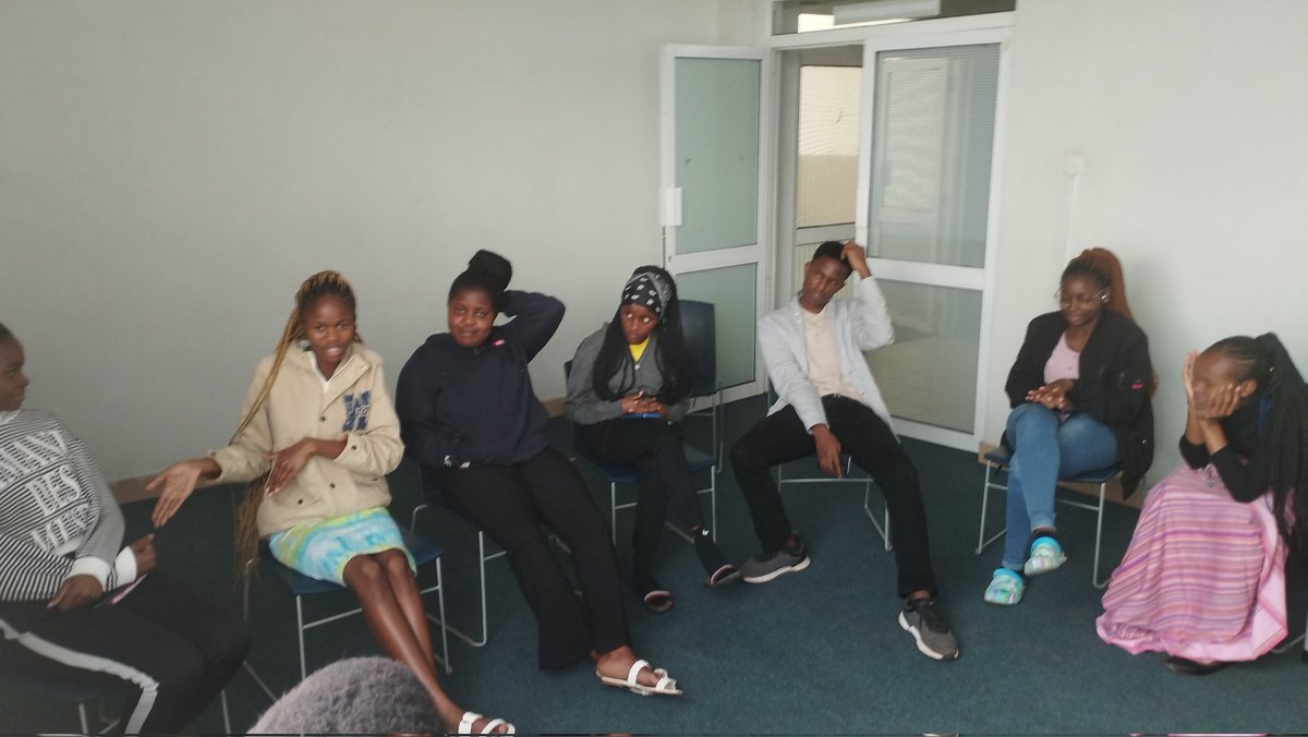 tesh_frank08's tweet photo. Day 3 of interview skills session #p2pu.we got lengthy with the skills  gained from interviews @flesymz https://t.co/Sny56PpedQ