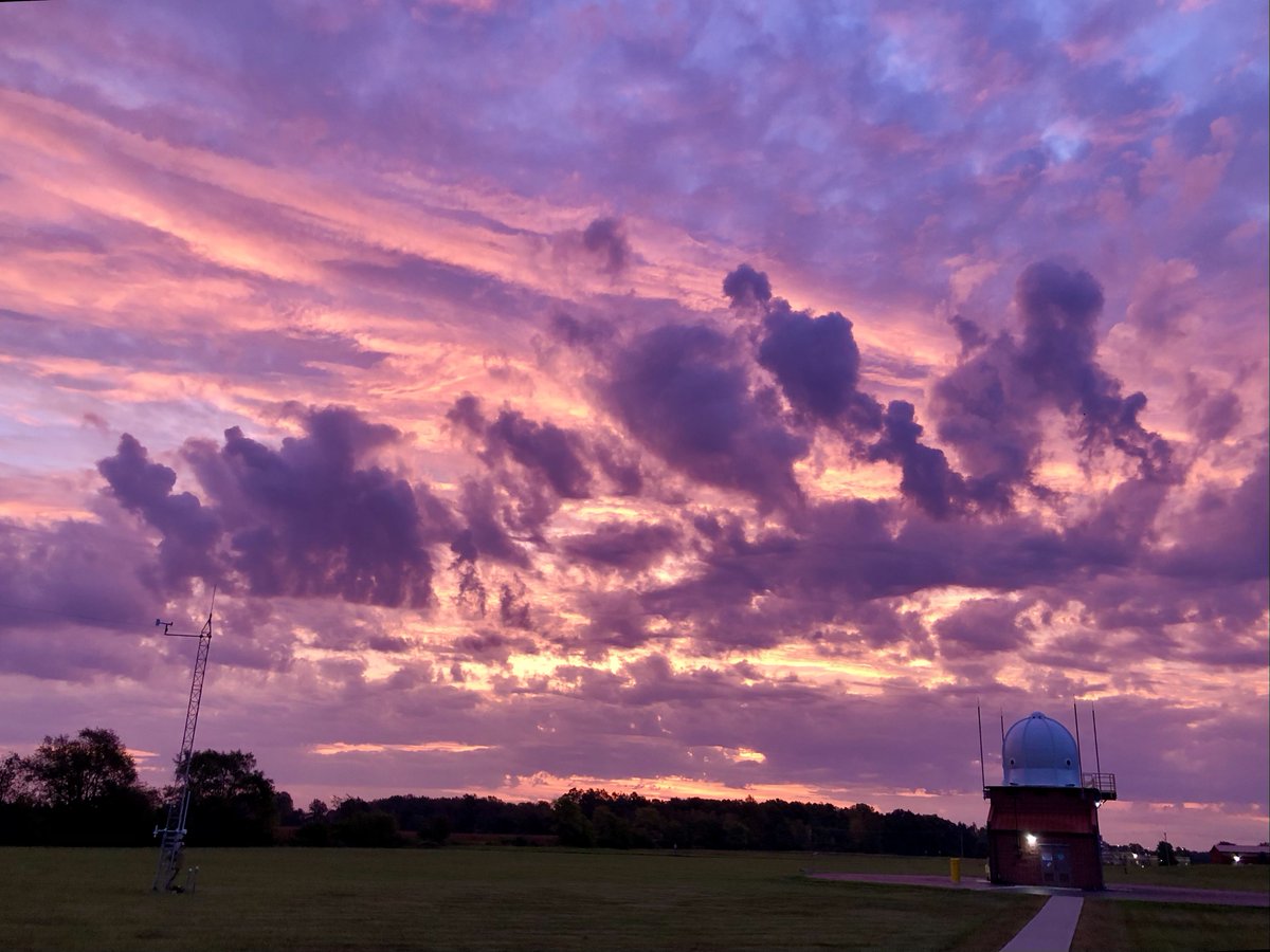 NWSILN's tweet image. Like the old adage says, "Red sky at night, sailor's delight. Red sky in morning, sailors take warning." Although no hazardous weather is expected today, rain will move in by this afternoon, with steady rain expected for most of the area by this evening.