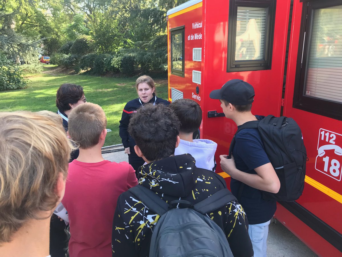 SandrineMur's tweet photo. Nos élèves Cadets de la sécurité civile participent au 129e congrès des sapeurs-pompiers à Toulouse. Au delà d'acquérir des réflexes dans une situation à risques, il s'agit de cultiver leurs valeurs d'engagement et développer leur sens civique. @actoulouse @DSDEN31 https://t.co/KaXLg3TnTX