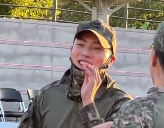 mhrated's tweet image. prettiest eyes and smile ever #민혁