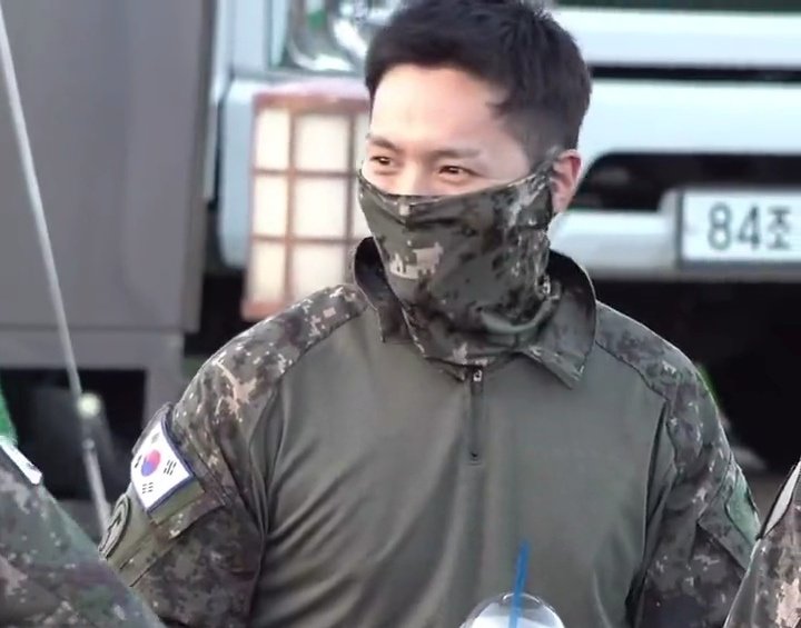 mhrated's tweet image. prettiest eyes and smile ever #민혁