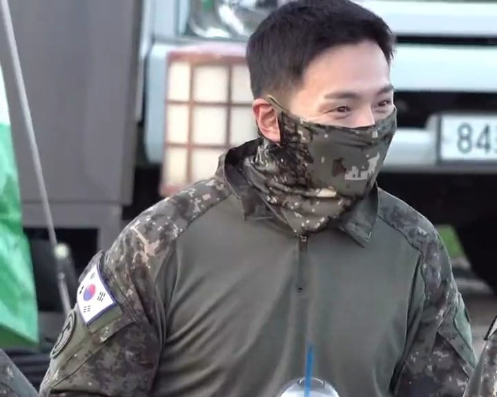 mhrated's tweet image. prettiest eyes and smile ever #민혁