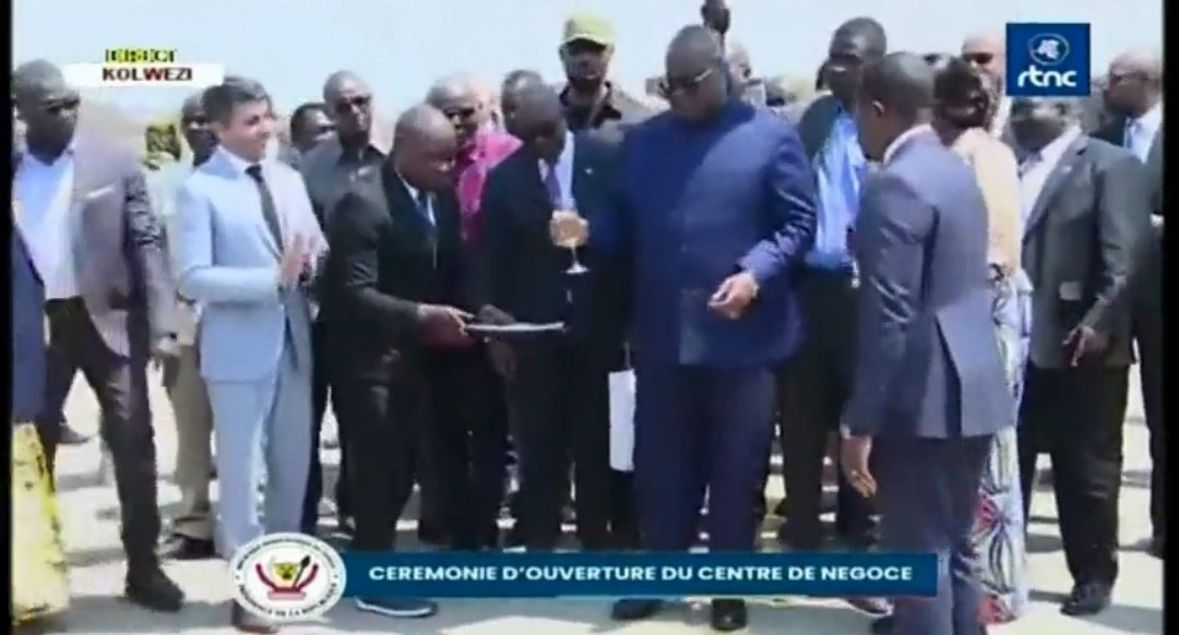 coeurdafriqueM's tweet photo. 🛑#RDC:Au terme de la 7eme edition de #EXPOBETON ténu à #kolwezi , le PR #FATSHI vient de clôturer ce salon minier avec l'inauguration du centre de négoce de #Musompo,aménagé pour la commercialisat par les exploitants artisanaux et négociants miniers
@JeanBamanisa @damkup https://t.co/XcPgy89yxB