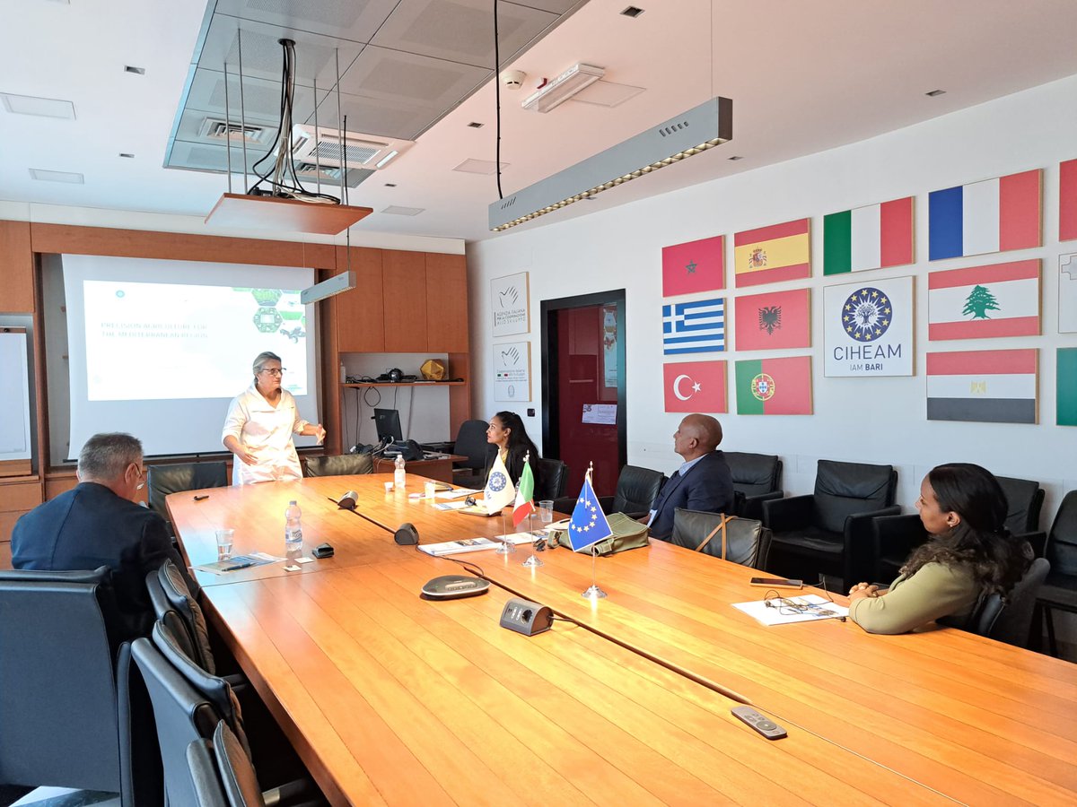 ITPO_Italy's tweet photo. At @CIHEAMBari – the International Center for Advanced Mediterranean Agronomic Studies in #Bari – our delegates from #Ethiopia🇪🇹 learned more about the institute's activities for smart #agriculture &amp; #water efficiency, with visits to its insectariums &amp; experimental fields. #FIPEE https://t.co/mBkKcSAIHj