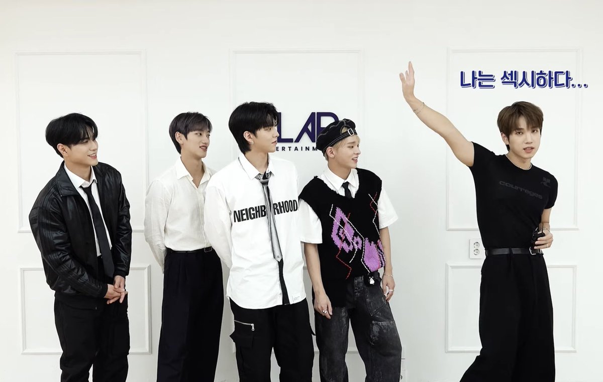 htmiing's tweet photo. #VANNER #partchange
3 sexy poses ๐
๐ถ๐ฆ๐ฆ๐น๐โฆโฆโฆ..๐ญ https://t.co/O2ZUfsCOVn