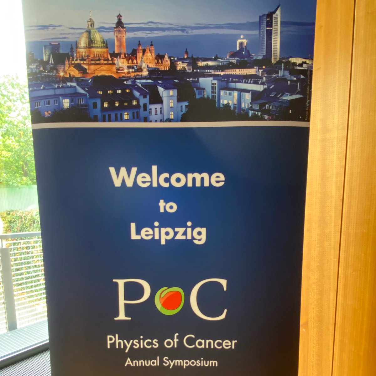 So happy to be back at the #PhysicsOfCancer 2023 in Leipzig to catch up with colleagues, thanks for inviting me to present our work on #biomaterials in #cancer #dormancy and early #metastasis and looking forward to stimulating scientific exchange!