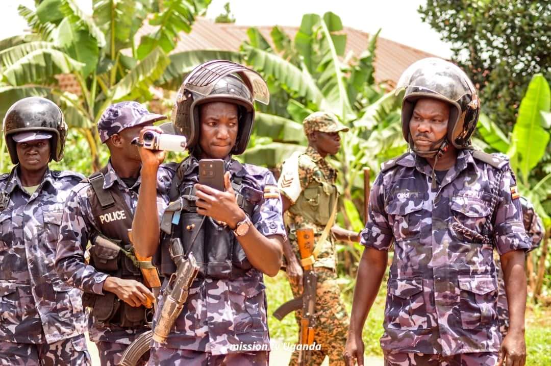 HEBobiwine's tweet photo. Our home is still surrounded by the police and military. They have blocked most of our people from entering to greet us. Earlier, they were  firing teargas and live bullets to disperse them. I am effectively under house arrest. A criminal regime in panic. https://t.co/e0Q9eZ3kLQ
