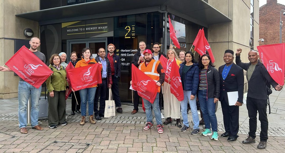 Out on the picket with colleagues in London and Leeds today as a @unitetheunion workplace rep, making the case for pay progression #industrialaction
