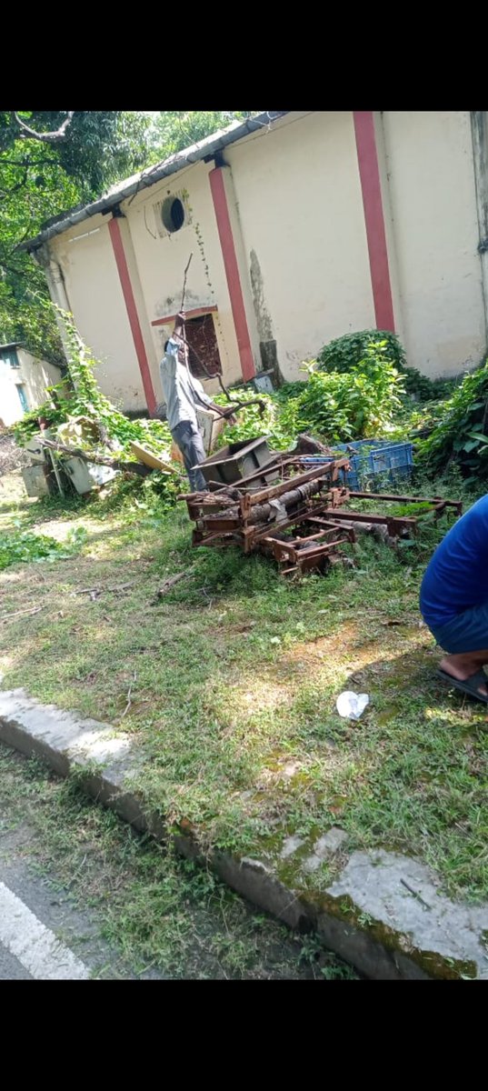 OpfGil's tweet photo. Special #Swachhata compaign 3.0 के तहत #OPF (#GIL की इकाई) में #Cleanliness Compaign/Disposal of Unserviceable stores/scraps अभियान चलाया गया। स्वच्छता को लेकर OPF में निरंतर विशेष प्रयास जारी हैं।

#SwachhtaHiSeva 
#SpecialCompaign3.0
#SwachhtaAbhiyan https://t.co/kDccHTzcVM