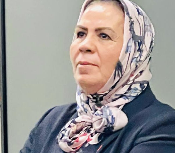 Je suis très honorée de recevoir les insignes d'Officier de l'Ordre National du Mérite, décernés par le Président de la République Emmanuel Macron, et remis par M. François Hollande. C'est une reconnaissance et un encouragement pour poursuivre mon engagement. #latifaibnziaten