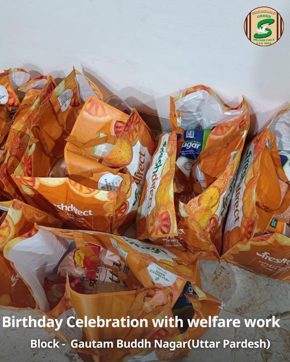 GreenSwelfares's tweet photo. A heartwarming celebration! Shah Satnam Ji Green 'S' Welfare Force Wing volunteers marked their child's birthday by distributing food kits to needy families, instilling values of kindness and generosity from a young age. Let's raise the next generation with love and compassion. #BirthdayWithWelfare #Kindness #DeraSachaSauda