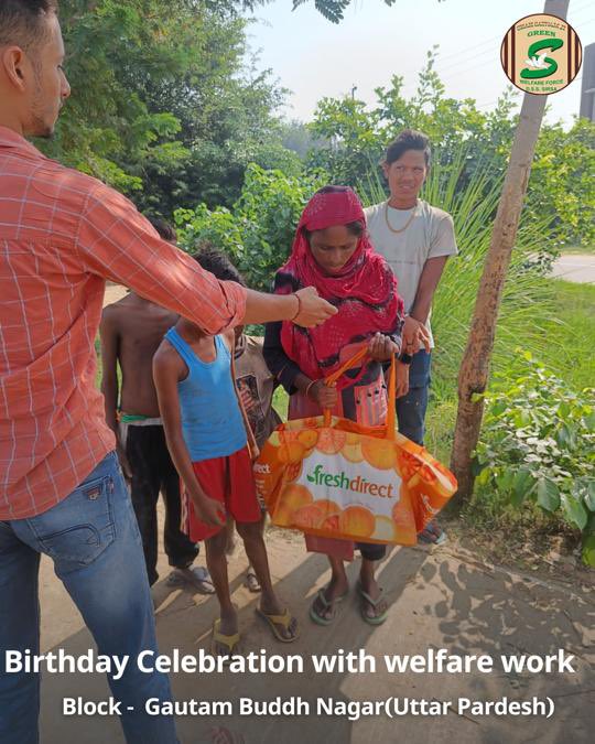 GreenSwelfares's tweet photo. A heartwarming celebration! Shah Satnam Ji Green 'S' Welfare Force Wing volunteers marked their child's birthday by distributing food kits to needy families, instilling values of kindness and generosity from a young age. Let's raise the next generation with love and compassion. #BirthdayWithWelfare #Kindness #DeraSachaSauda