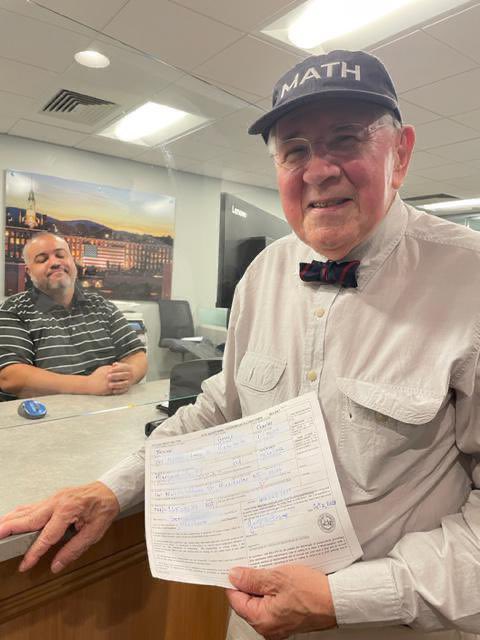 Pivot_PAC's tweet image. @AndrewYang @Fwd_Party does not yet endorse our idea but I met him last week in LA.  He used to say #MATH #MakeAmericaThinkHarder.  Check out @NHDems former State Party chair George Bruno’s hat.  Take a step BACK and our idea makes logical sense.  #NotLeftNotRightStepBACKWARDS