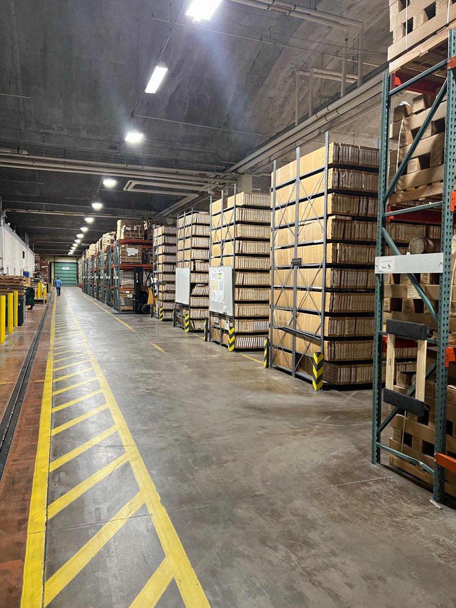 SpecimSpectral's tweet photo. Our team had the incredible opportunity to delve into the frozen depths of the National Science Foundation Ice Core Facility (NSF-ICF) where cutting-edge technology and freezing temperatures collide! ❄️💎  #ScienceExploration #IceCoreScanning #hyperspectralimaging #Specim #NSFICF https://t.co/RpZjz8JYMd