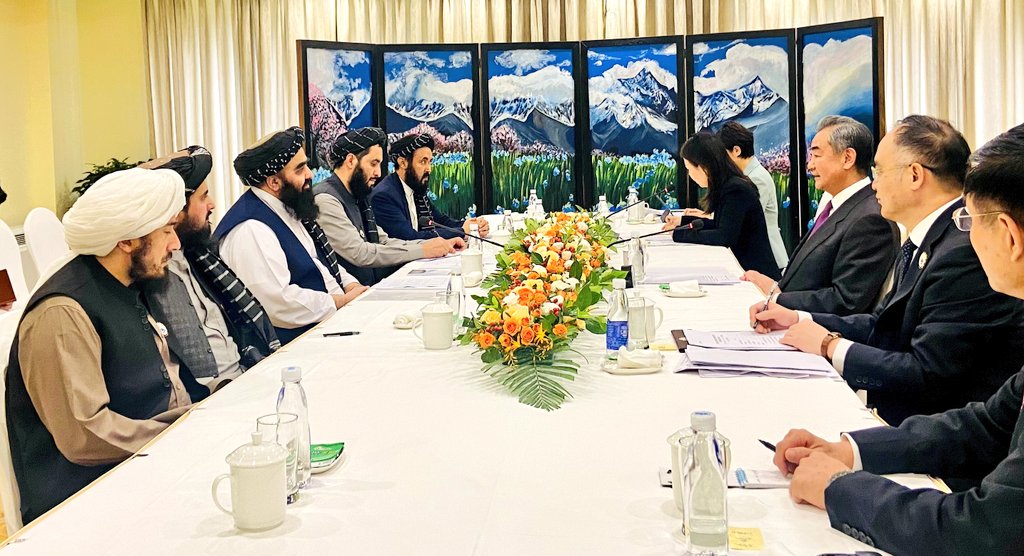 AfghanUrdu's tweet photo. وزیر خارجہ کی قیادت میں وفد کا دورہ چین 

وزیر خارجہ امیر خان متقی نے ٹرانس ہمالیہ فورم کے اجلاس کے موقع پر چینی وزیر خارجہ وانگ ئی سے ملاقات کی ہے۔ ملاقات میں دوطرفہ تعلقات، سرمایہ کاری اور سفارتی موضوعات پر تبادلہ خیال کیا گیا۔ https://t.co/H1nTETT3ih