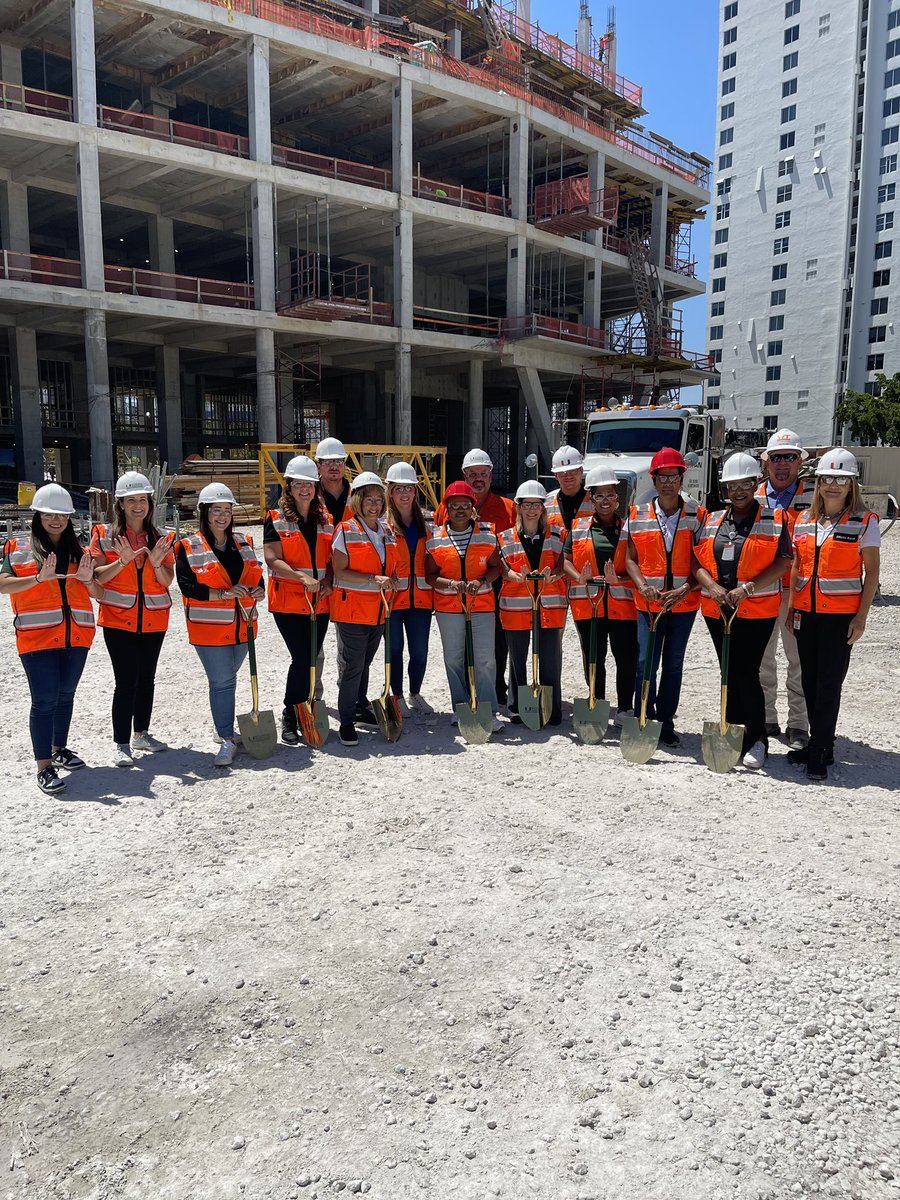 JavierMilian18's tweet photo. Taking my awesome Sylvester Leaders to the site of our future Transformative Clinical Research Building https://t.co/DZ86pYpm2T