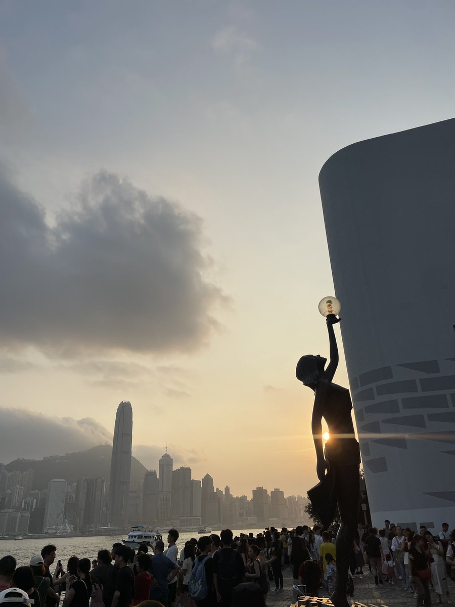 VVictor85267410's tweet photo. 🏖️🥥🍃
Victoria is at #victoriaharbor
#kungkingmansion #monsterbuilding #kowlongwalledcity
Trynna get away from bullshit for a while in #HK , Never forget to love yourself no matter how people are !
Love ❤️ all the people who trusted me and supported me . Thank you 🙏 https://t.co/2Uzm2YqxF4