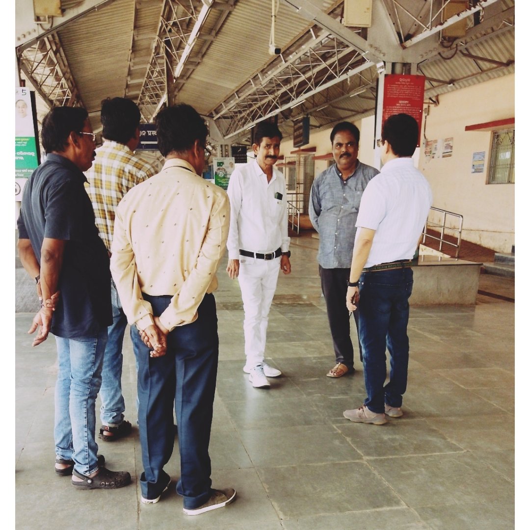 nnilmadhabpatra's tweet photo. Eastern Railway's (ECoR)🚂
Principal Chief Materials Managers (PCMM) inspected our 🚦#Brahmapur #RailwayStation . 
📌Important Issues are discussed.
#nnilamadhabpatra #improvement #inspection #development #newplatforms #newtrainsstarting #trainwashingfacilities

2/3 https://t.co/BIt2nu7Op7
