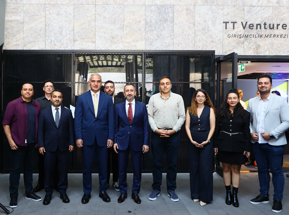 umitonaltr's tweet photo. Bugün ana destekçisi olarak teknoloji ve sanatı buluşturduğumuz, Atatürk Kültür Merkezi’nde, Türk Telekom Ventures Girişimcilik Merkezi’mizin açılışını gerçekleştirdik. “İçinde sanat, dışında hayat, kalbinde Türk Telekom” mottomuzla ana destekçisi olduğumuz AKM, girişimciliğin de kalbinin attığı, yenilikçi iş fikirlerinin ve geleceğe yön verenlerin buluşma noktası olacak.

Sayın Kültür ve Turizm Bakanımız @MehmetNuriErsoy’a, bize ve Türk girişimcilik ekosistemine bu imkânı sağladıkları için tekrar teşekkürlerimi sunuyorum.