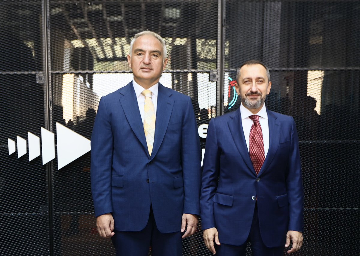 umitonaltr's tweet photo. Bugün ana destekçisi olarak teknoloji ve sanatı buluşturduğumuz, Atatürk Kültür Merkezi’nde, Türk Telekom Ventures Girişimcilik Merkezi’mizin açılışını gerçekleştirdik. “İçinde sanat, dışında hayat, kalbinde Türk Telekom” mottomuzla ana destekçisi olduğumuz AKM, girişimciliğin de kalbinin attığı, yenilikçi iş fikirlerinin ve geleceğe yön verenlerin buluşma noktası olacak.

Sayın Kültür ve Turizm Bakanımız @MehmetNuriErsoy’a, bize ve Türk girişimcilik ekosistemine bu imkânı sağladıkları için tekrar teşekkürlerimi sunuyorum.