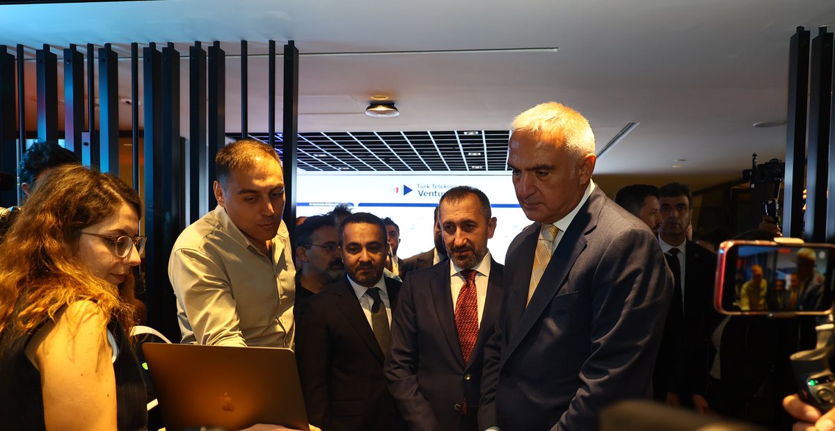 umitonaltr's tweet photo. Bugün ana destekçisi olarak teknoloji ve sanatı buluşturduğumuz, Atatürk Kültür Merkezi’nde, Türk Telekom Ventures Girişimcilik Merkezi’mizin açılışını gerçekleştirdik. “İçinde sanat, dışında hayat, kalbinde Türk Telekom” mottomuzla ana destekçisi olduğumuz AKM, girişimciliğin de kalbinin attığı, yenilikçi iş fikirlerinin ve geleceğe yön verenlerin buluşma noktası olacak.

Sayın Kültür ve Turizm Bakanımız @MehmetNuriErsoy’a, bize ve Türk girişimcilik ekosistemine bu imkânı sağladıkları için tekrar teşekkürlerimi sunuyorum.