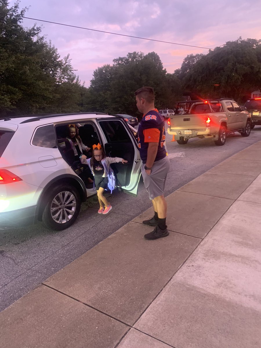 Michael Rentz (@coachrentz8) on Twitter photo It’s always fun to watch our guys interacting with the community. Up early this morning opening car doors <a href="/inmanelementary/">Inman Elementary</a> !
<a href="/CHSPanthersFB/">Chapman Panthers Football</a>
<a href="/CHS_AthlDept/">Chapman Athletics</a>
<a href="/biomanway/">Matthew Davis🇺🇸</a>
<a href="/spartanburgone/">Spartanburg One</a> It’s always fun to watch our guys interacting with the community. Up early this morning opening car doors <a href="/inmanelementary/">Inman Elementary</a> !
<a href="/CHSPanthersFB/">Chapman Panthers Football</a>
<a href="/CHS_AthlDept/">Chapman Athletics</a>
<a href="/biomanway/">Matthew Davis🇺🇸</a>
<a href="/spartanburgone/">Spartanburg One</a>