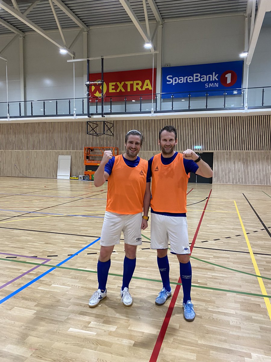 Erfaren duo med nye roller i Ranheim Futsal🎯

⚽️ Runar Skippervik (t.v) er ny leder av gruppestyret i Ranheim Futsal. 

⚽️ Stian Reinertsen (t.h) er sportslig leder for futsaltilbudet på Ranheim.

Begge fortsatt aktive spillere for herrelaget og klare for deres 24.sesong ⭐️