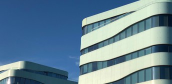 FPbranche's tweet photo. NYHED: F&P bliver (også) arbejdsgiverorganisation
 
Det sker efter, at @FinansDanmark og F&P er blevet enige om at overdrage de arbejdsgiverrelaterede aktiviteter i Finanssektorens Arbejdsgiverforening til de to organisationer.

@FPbranche vil derfor fremover både være interesseorganisation og arbejdsgiverforening på forsikring- og pensionsområdet.

”Vi har sat stor pris på den indsats, Finanssektorens Arbejdsgiverforening har løftet, og vi glæder os til nu også at kunne understøtte vores medlemmer i deres rolle som arbejdsgivere,” siger @KentDamsgaard  

Læs hele pressemeddelelsen her🔽
https://t.co/zcpTWEa9V9