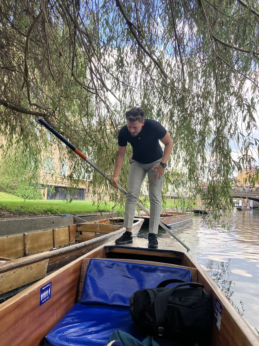 tim_the_vet's tweet photo. Sadly we had to say farewell to our visiting final year vet student from Sarajevo @armanhodzic1 last week. In just a month he mastered the arts of #EVs although sadly the art of punting did elude him! 😂 https://t.co/m1EtIBExOB