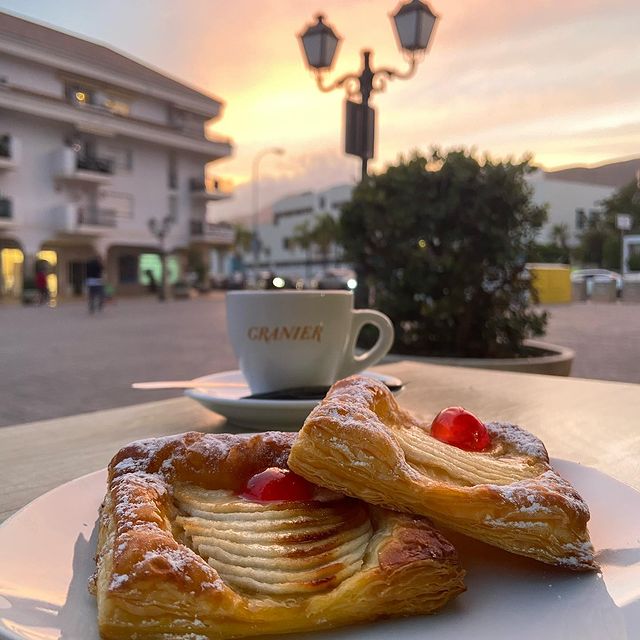 ¡El otoño ha llegado a #Torremolinos, pero nuestro verano infinito sigue brillando! 🍂✨ Aprovecha esta temporada para disfrutar de experiencias únicas en nuestra ciudad. 
¡Ven y descubre todos los planes otoñales que te esperan en Torremolinos! 🍁🙌
