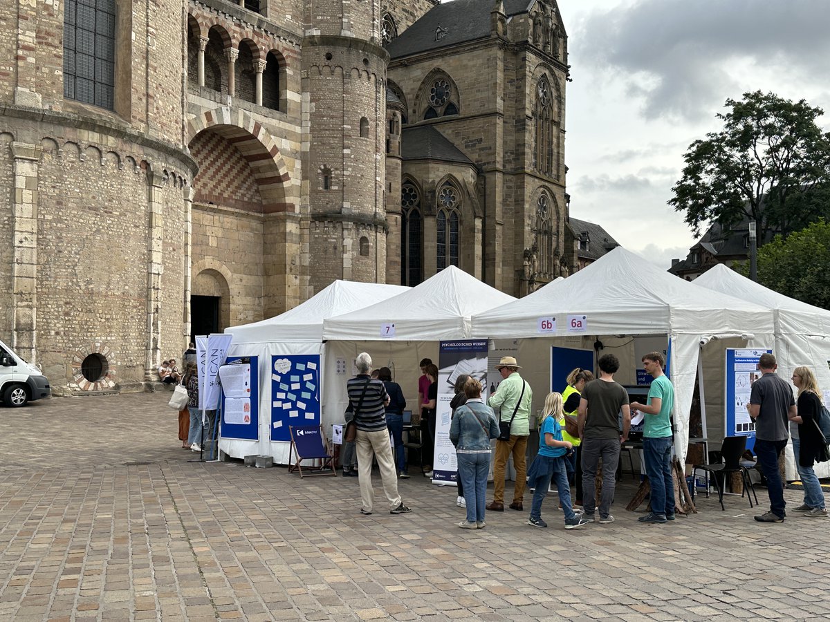 Leibniz-Institut für Psychologie (ZPID) (@zpid) on Twitter photo Was interessiert euch und Sie in der #Psychologie? 
Diese Frage haben wir beim City Campus gestellt. Antworten gibt es bei #KLARpsy und v. a. hier auf dieser Seite:  klarpsy.de
Wir freuen uns über Alle, die Mitmachen beim Infoangebot rund um die Psychologie 😊 Was interessiert euch und Sie in der #Psychologie? 
Diese Frage haben wir beim City Campus gestellt. Antworten gibt es bei #KLARpsy und v. a. hier auf dieser Seite:  klarpsy.de
Wir freuen uns über Alle, die Mitmachen beim Infoangebot rund um die Psychologie 😊
