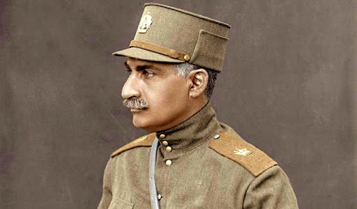 Dokhi_sag's tweet photo. یک فکت جالبی که امروز خوندم این بود که رضا شاه به این عمامه به سرها نمیگفت آخوند،شیخ یا روحانیت!
صداشون میزد "بی پدرمادرهای انگلیسی" :)))))
#رضاشاه_روحت_شاد https://t.co/FBD29hx2GO