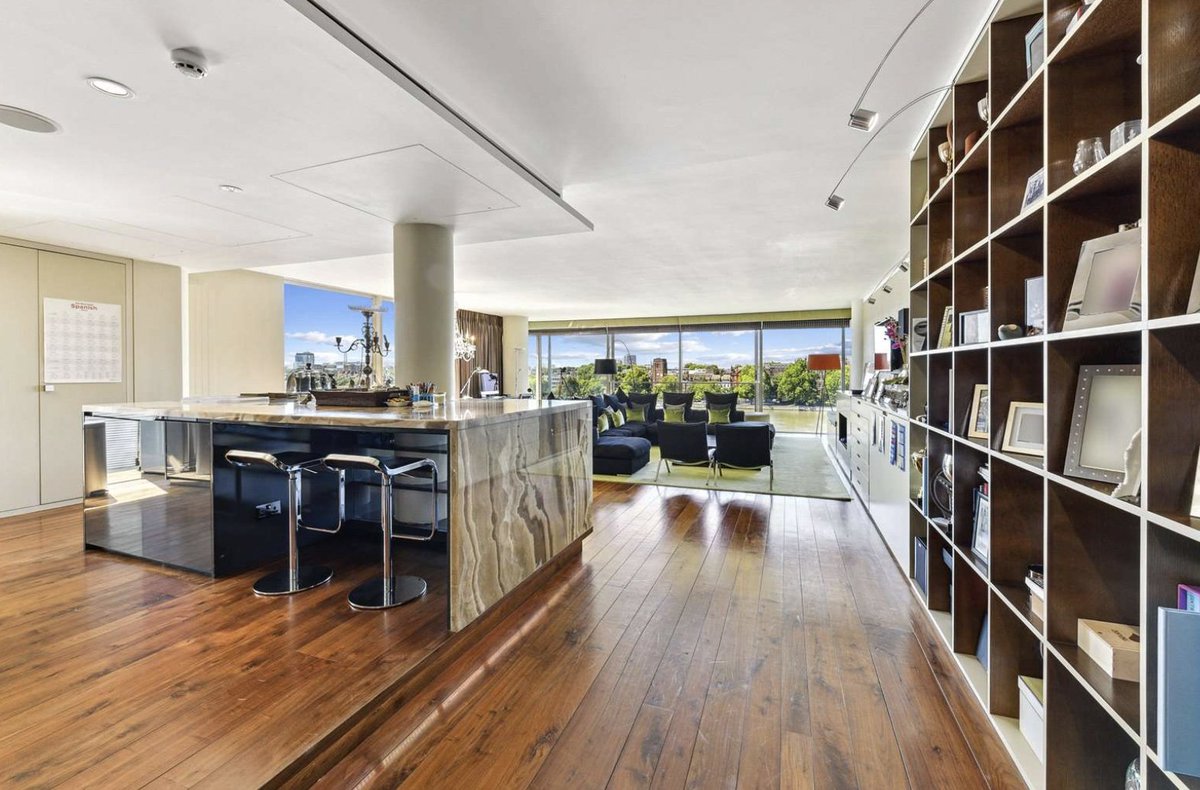 NappyValleyNet's tweet image. FOR SALE with @Savills is a 5-bedroom apartment with stunning riverside views in the sought-after Riverside One development, including two open-plan living spaces, two kitchens, 24-hour concierge, lift access and underground parking spaces #propertypartner search.savills.com/property-detai…