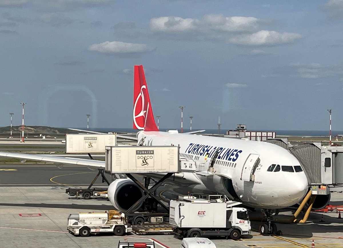 Love_Wins_KB's tweet photo. This is my “today’s office” view! 🤗 Couldn’t be happier to watch the release of the new Turkish Airlines ad while flying with them. It’s a beautiful and amazing commercial, so proud of you @KeremBursin ! 🤘🏼😘 #TheBursinTurkishAirlines https://t.co/TfzqtkXgxF