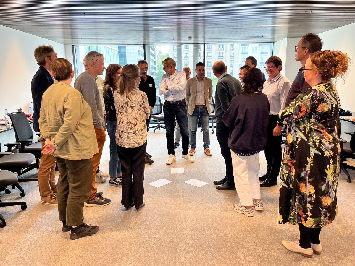 Today's #COSTAcademy training is for the #COSTaction Chairs leading their own international research networks. 🧑‍🔬👥 The focus is on discussions, peer sharing and exercises on how to coordinate the Action networks even more efficiently. 👍