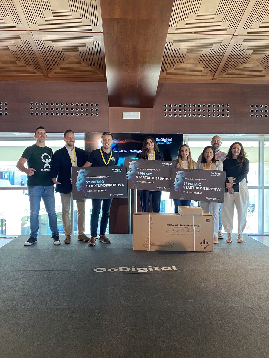 TICnegociosVLC's tweet photo. Y hasta aquí llega la primera competición de #GoPitch, una competición que busca a las startups más disruptivas del territorio valenciano 😎
1- @Liight_es 🏆
2- @WorldChallengeG 🏆
3- @silocomo 🏆
¡Enhorabuena a los premiados! ⚡️
#GoDigitalHumanFirst https://t.co/MD5CWPPnEX