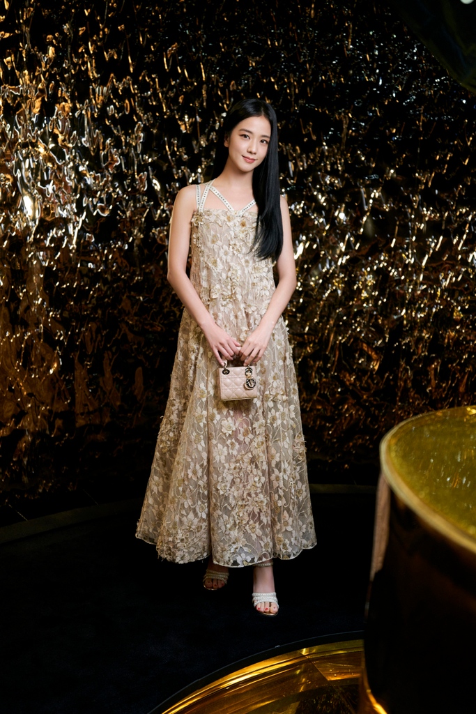 Dior tweet media