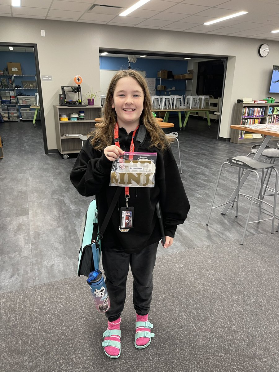 msslibd95's tweet photo. She was breathless as she hurried first thing this morning and picked out a fall banner from our make and take kits. #lzmss library hub is bringing fun fall banners to homes all over LZ. #librariesrfun #empowerd95 #welovefall https://t.co/MewXo7k7O5
