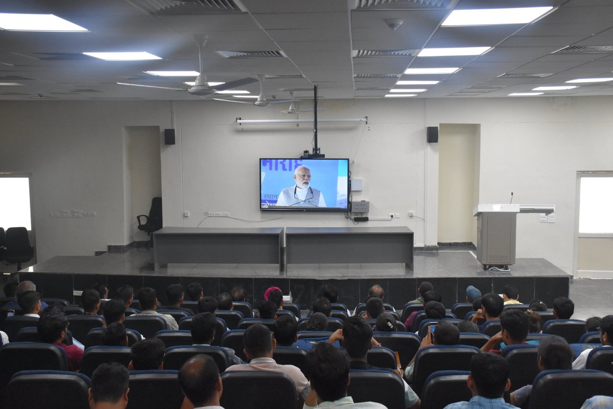 CURajasthan's tweet photo. Students, faculty and staff witnessed the LIVE telecast of PM Narendra Modi ji inaugurating &amp; laying the foundation stone of University buildings through virtual mode. His vision for education is unparalleled &amp; very inspiring! @KalrajMishra 
Prof Anand Bhalerao
Vice Chancellor https://t.co/2eEiYqMH3R